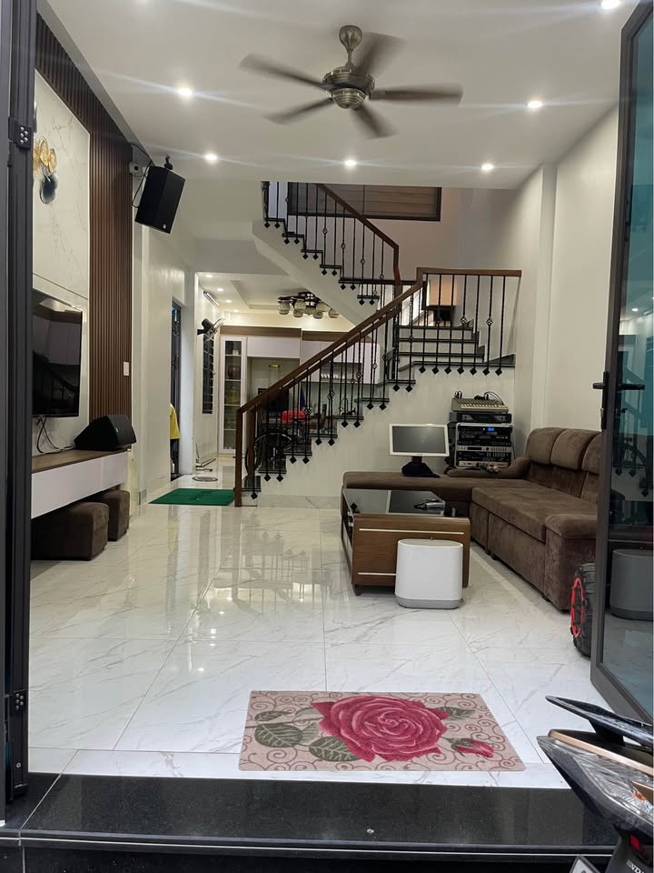 Nhà 3 tầng 3 mặt ngõ Phạm Hồng Thái, 48.5m² giá 3.2 tỷ - Thiết kế hiện đại, sẵn sàng ở ngay!