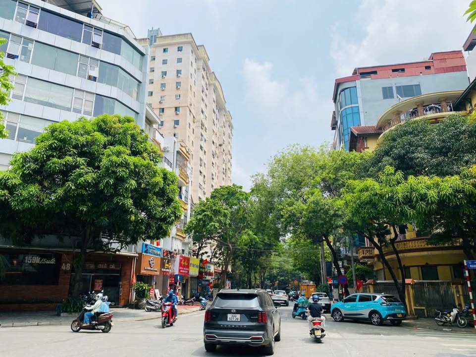 Bán nhà phố Nguyễn Thị Định 45m² giá 18.2 tỷ - Đầu tư sinh lời tuyệt vời!