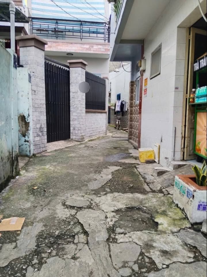 Nhà bán đường Số 4, phường Linh Tây, Thủ Đức 18m² giá 2 tỷ - Sổ hồng riêng, thương lượng!