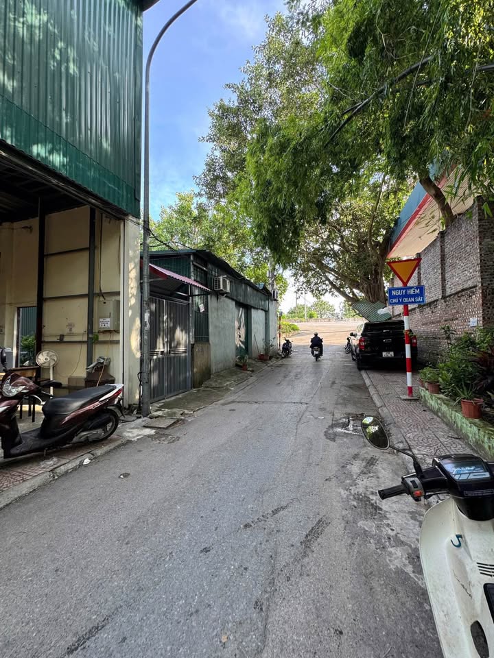 Lô đất Bát Khối Long Biên 44m² giá 9 tỷ - Cạnh Aeon Mall!