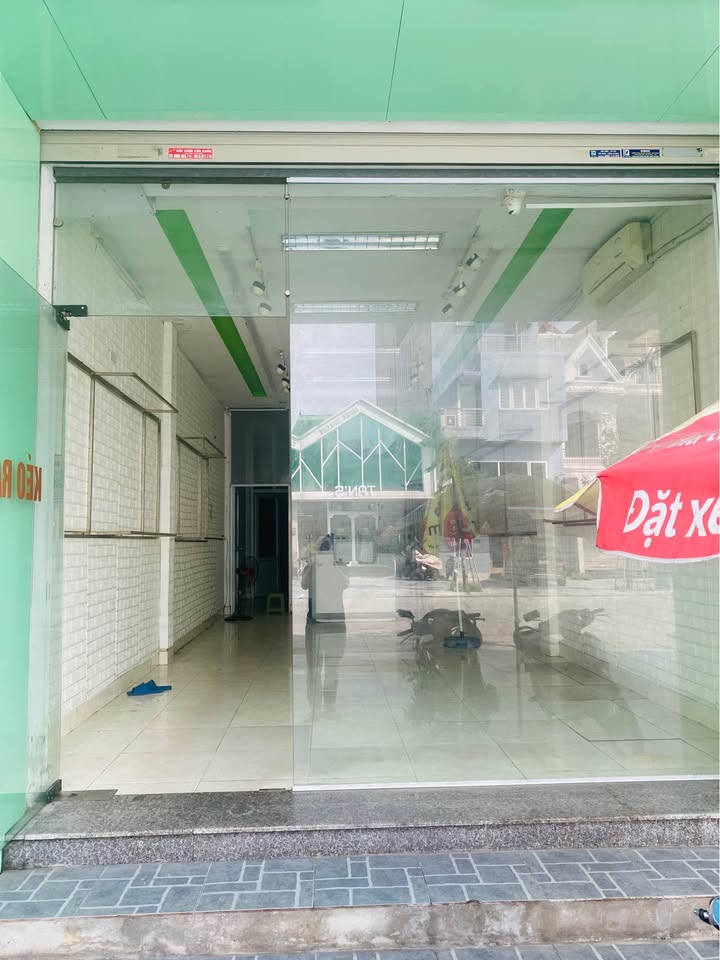 Cho thuê nhà mặt tiền Nguyễn Văn Cừ Vinh 90m² giá 11 triệu - Khu vực sầm uất, đông đúc!