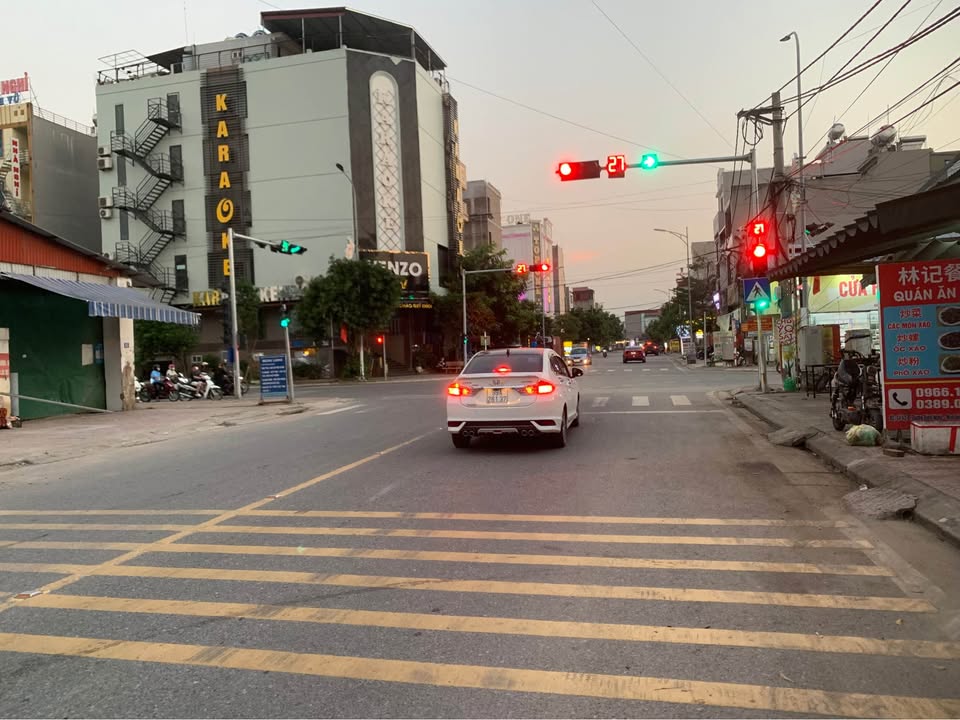 Nhà bán Phường Phượng Mao, Bắc Ninh 90m² giá 4-8 tỷ - Đường ô tô tránh nhau, kinh doanh tốt!