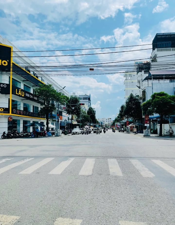 Cho thuê FrontHouse 220m² Lý Thái Tổ Nối Dài giá 20 triệu - Cơ hội vàng cho kinh doanh!