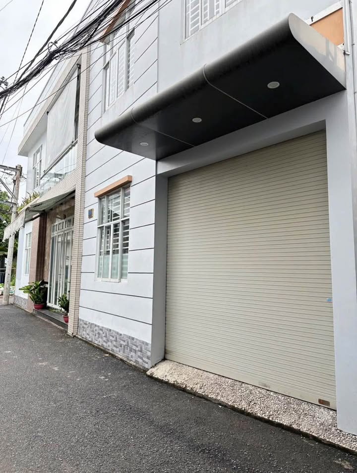 Nhà Trệt Lầu Góc 2 Mặt Tiền Hẻm 52 Hùng Vương 124m² giá 3.79 tỷ - Vị trí đắc địa gần Vincom!