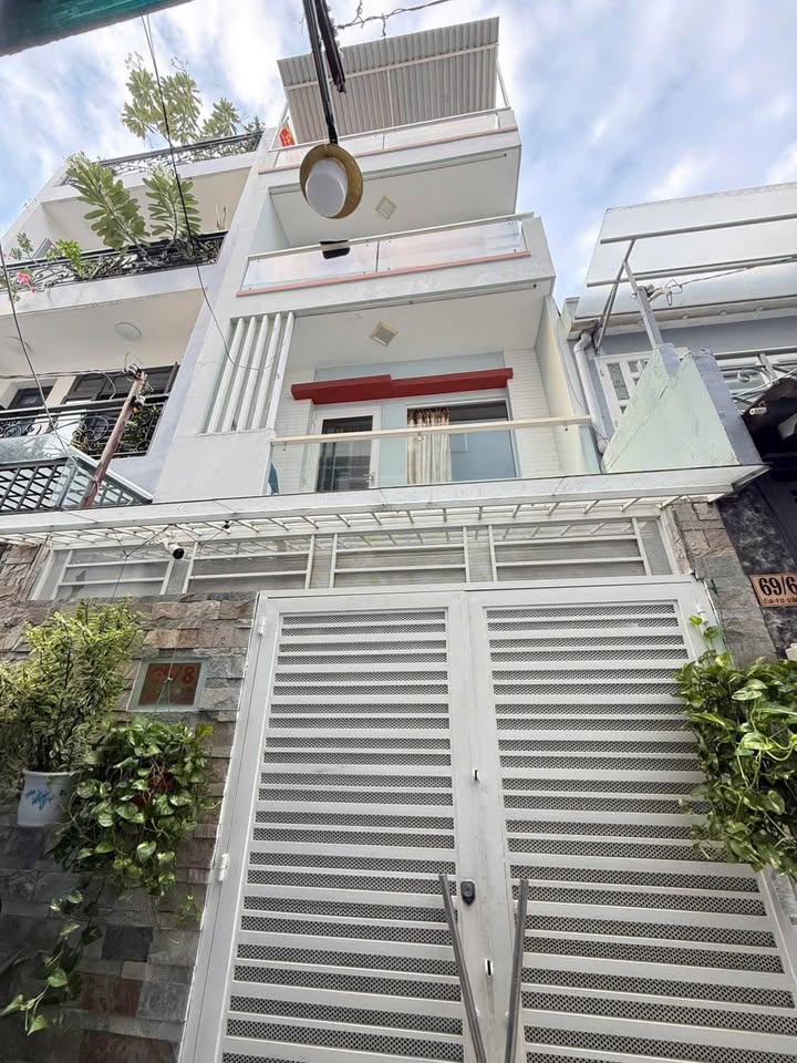 Nhà phố Tân Bình 46.2m² giá 7.4 tỷ - Tiện ích đầy đủ, gần chợ Bà Hoa!