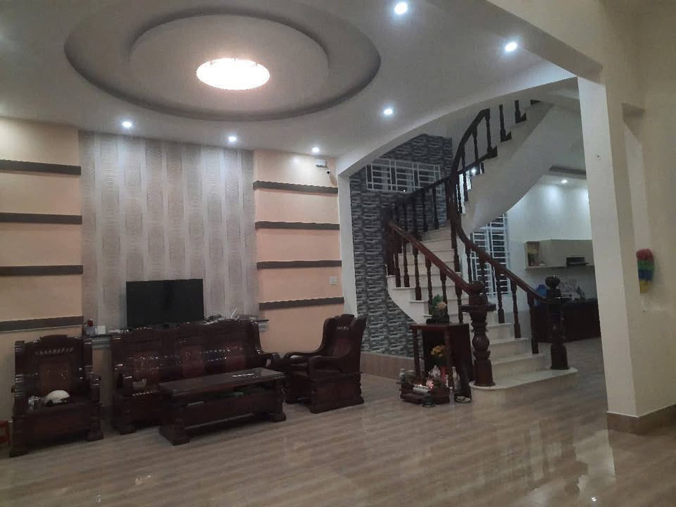 Nhà mặt tiền Tân Lộ Kiều Lương, Châu Đốc, 210m² - Sẵn sàng vào ở!