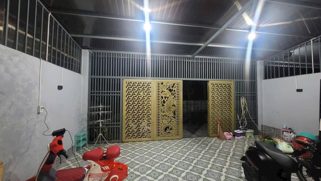 Nhà lầu mới 90% tại Phú Tài, 147m² giá 2.4 tỷ - Nội thất đẹp, sẵn sàng ở ngay!