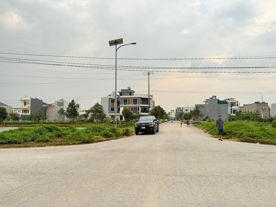 Đất nền Quảng Trường Bà Triệu, Quán Lào 143m² giá 2 tỷ - Nở hậu, đầu tư sinh lời!