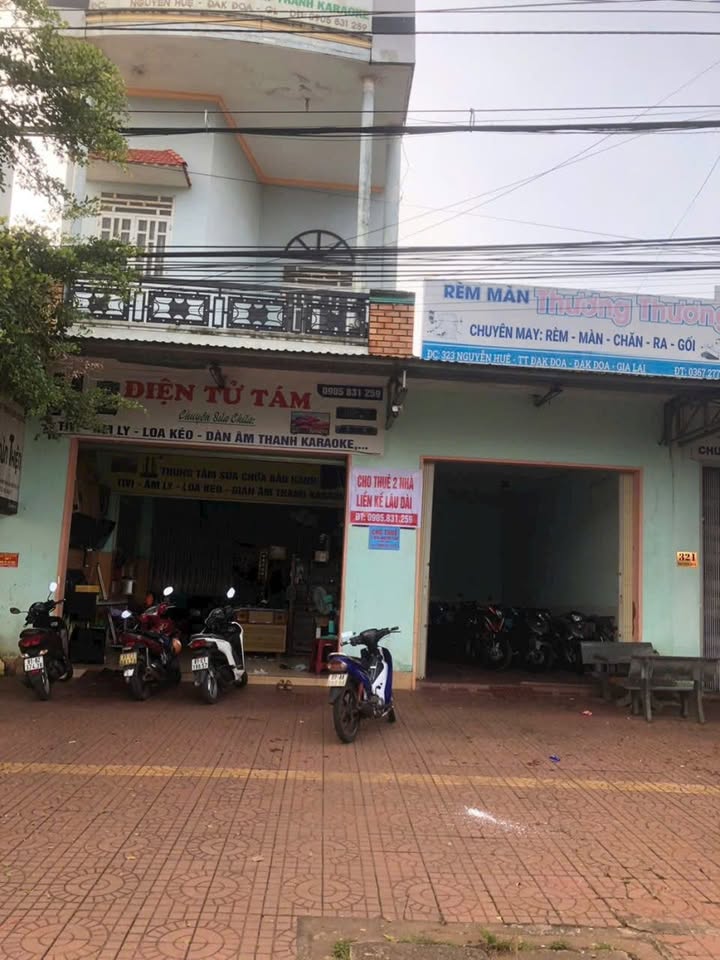 Nhà 2 gian mặt tiền đường Nguyễn Huệ, 9m - Cho thuê ngay!