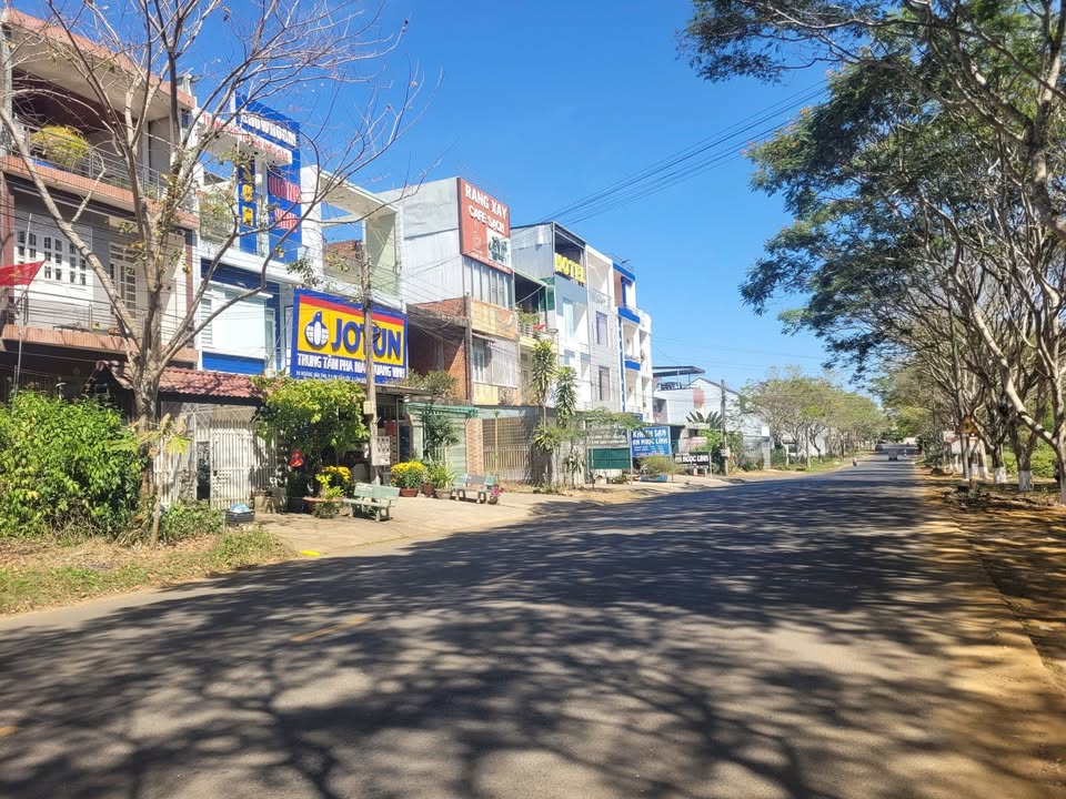 Nhà mặt tiền Hoàng Văn Thụ, Bảo Lộc 2PN giá 10 triệu - Kinh doanh lý tưởng!