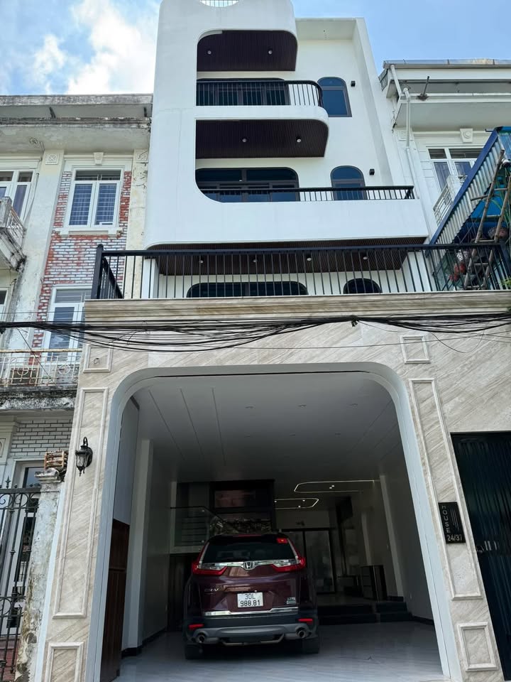 Nhà 5 tầng phường Đức Giang Long Biên 95m² giá 18.6 tỷ - View Vườn Hoa tuyệt đẹp!