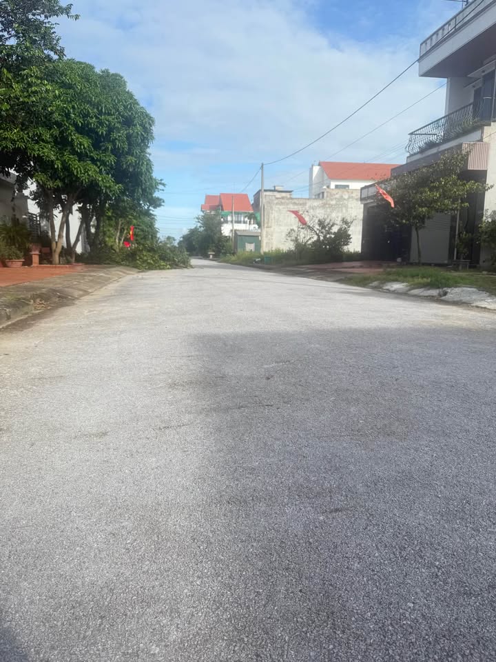 Đất nền Quảng Châu, Sầm Sơn 100m² giá 1 tỷ - Vị trí đắc địa gần trung tâm!