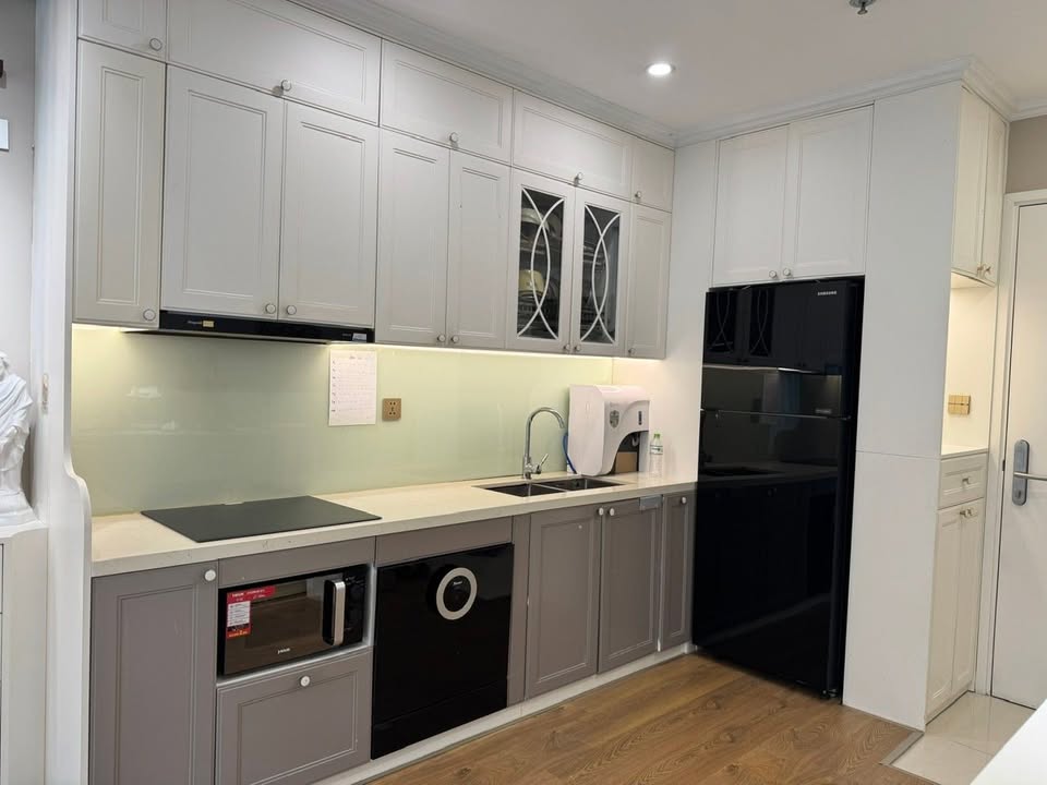 Căn hộ Vinhomes Smart City Nam Từ Liêm 64m² giá 5 tỷ - Full nội thất, view bể bơi!