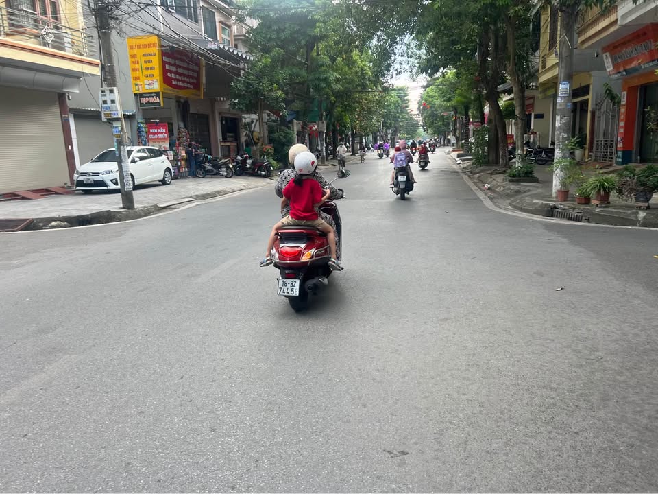 Nhà mặt đường Trần Thánh Tông, Nam Định 64m² giá 6.3 tỷ - Cơ hội đầu tư tuyệt vời!