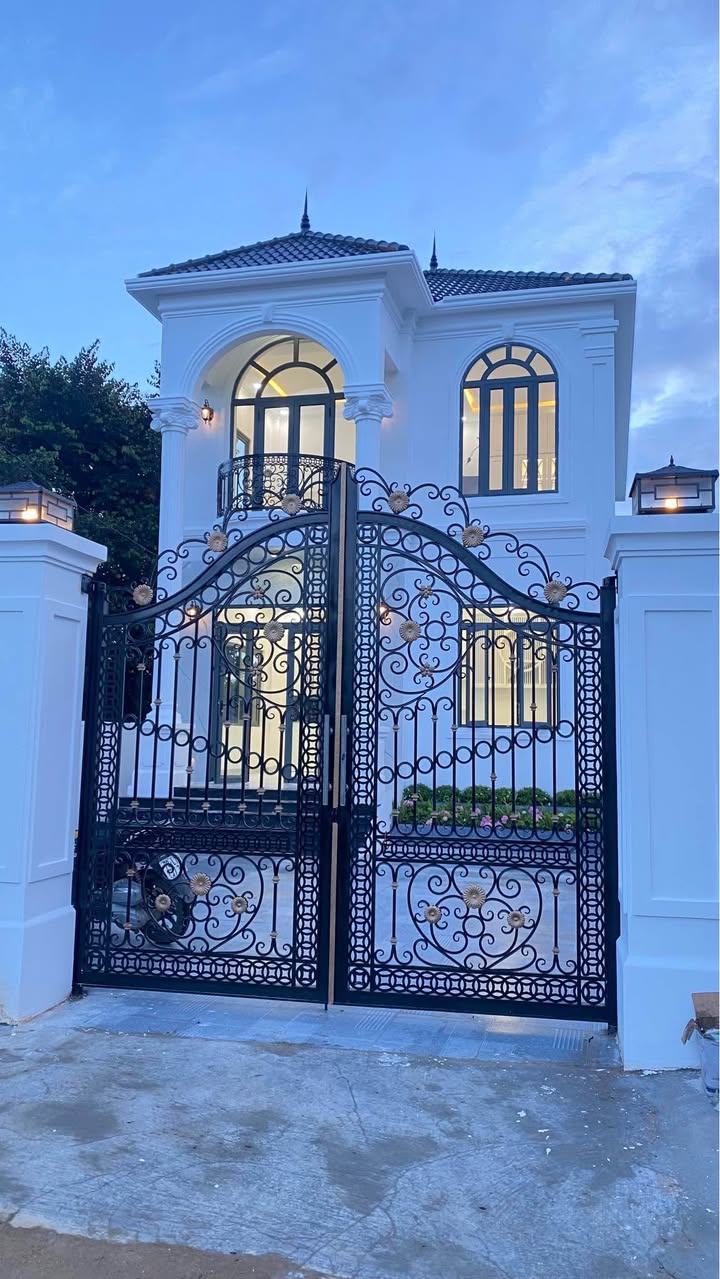 Nhà mặt tiền đường Bau Ban, Diên Điền, Diên Khánh 254m² giá 3.99 tỷ - Thiết kế hiện đại, đầy đủ nội thất!