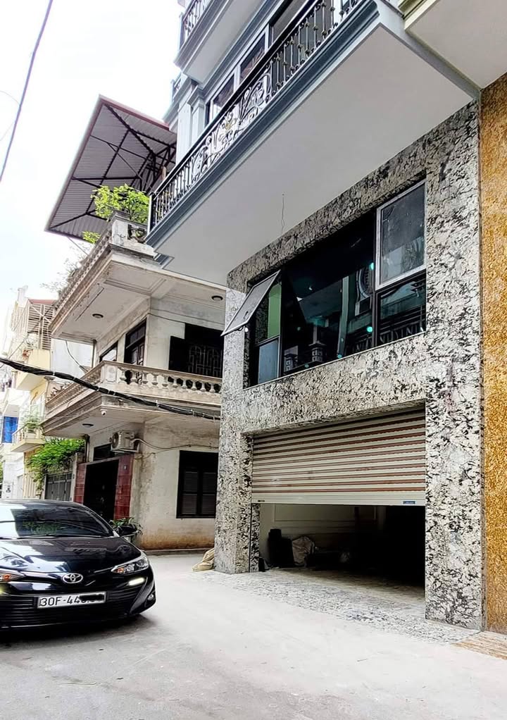 Nhà 7 Tầng đường Lạc Long Quân 50m² - Sổ đỏ chính chủ, ô tô vào tận nơi!