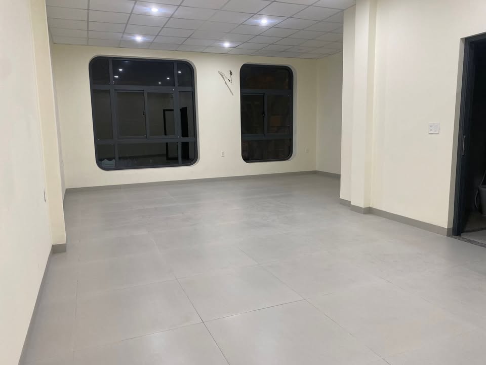 Nhà mặt tiền cho thuê tại Mỹ An, Đà Nẵng 70m² - Kinh doanh sầm uất, vị trí đắc địa!