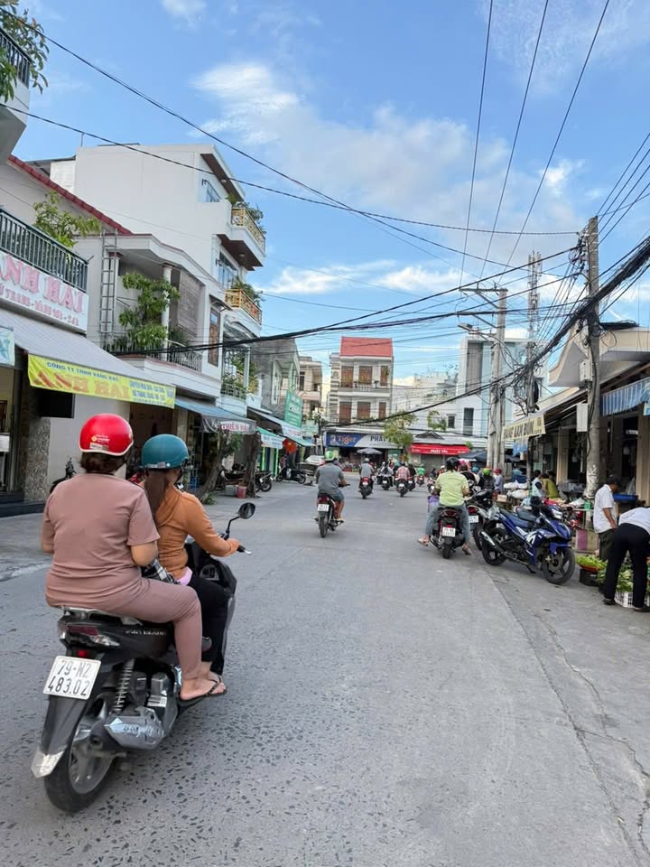 Bán lô đất tại Nha Trang 97.3m² giá 3.79 tỷ - Kinh doanh thuận lợi ngay chợ!