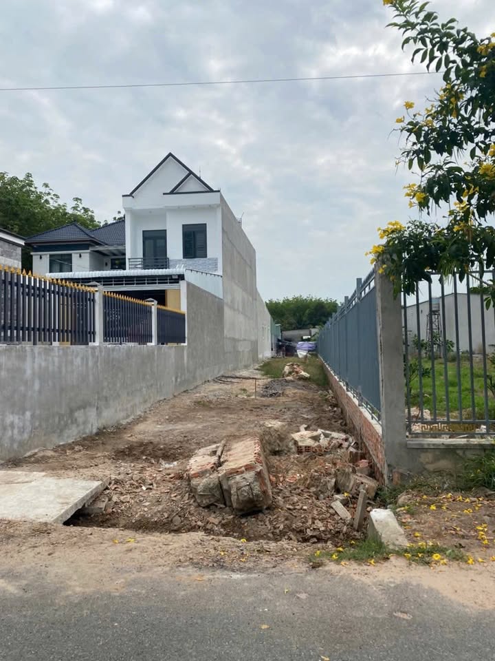 Đất nền Tân Bình Bắc Tân Uyên 185m² giá 1.4 tỷ - Sổ đỏ chính chủ ngay mặt đường nhựa!