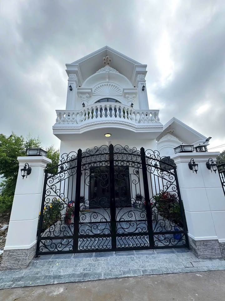 Nhà lâu mái thái mới 100% tại đường Thị Thơm 102m² giá chỉ 2.88 tỷ - Sân rộng đậu ô tô thoải mái!