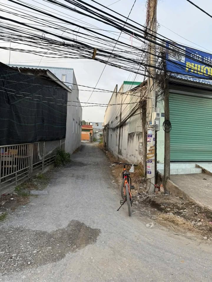 Đất thổ cư ấp Tấn Long, Bến Lức 99m² giá 1.8 tỷ - Sổ hồng riêng, đường xe tải