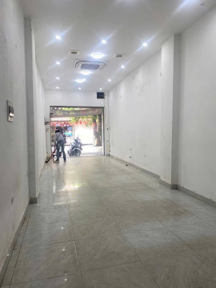 Bán nhà mặt phố Đội Cấn, quận Ba Đình, 45m² giá 24 tỷ - Vị trí vàng kinh doanh!