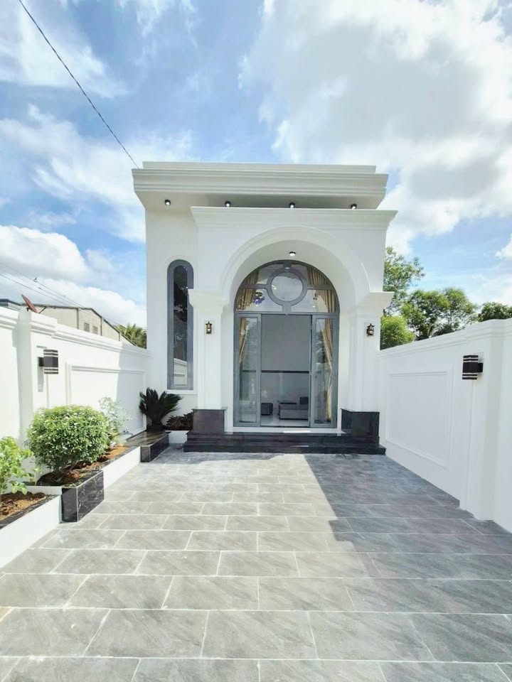 Nhà mới Trường Thọ, Long Hoa, Tây Ninh 165m² giá 1.68 tỷ - Kiến trúc hiện đại, an ninh tốt!