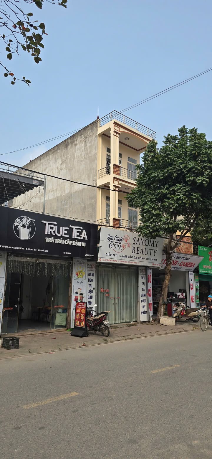 Nhà 3 tầng đường An Dương Vương, Phúc Yên 90m² giá 8 tỷ - Vị trí kinh doanh đắc địa!