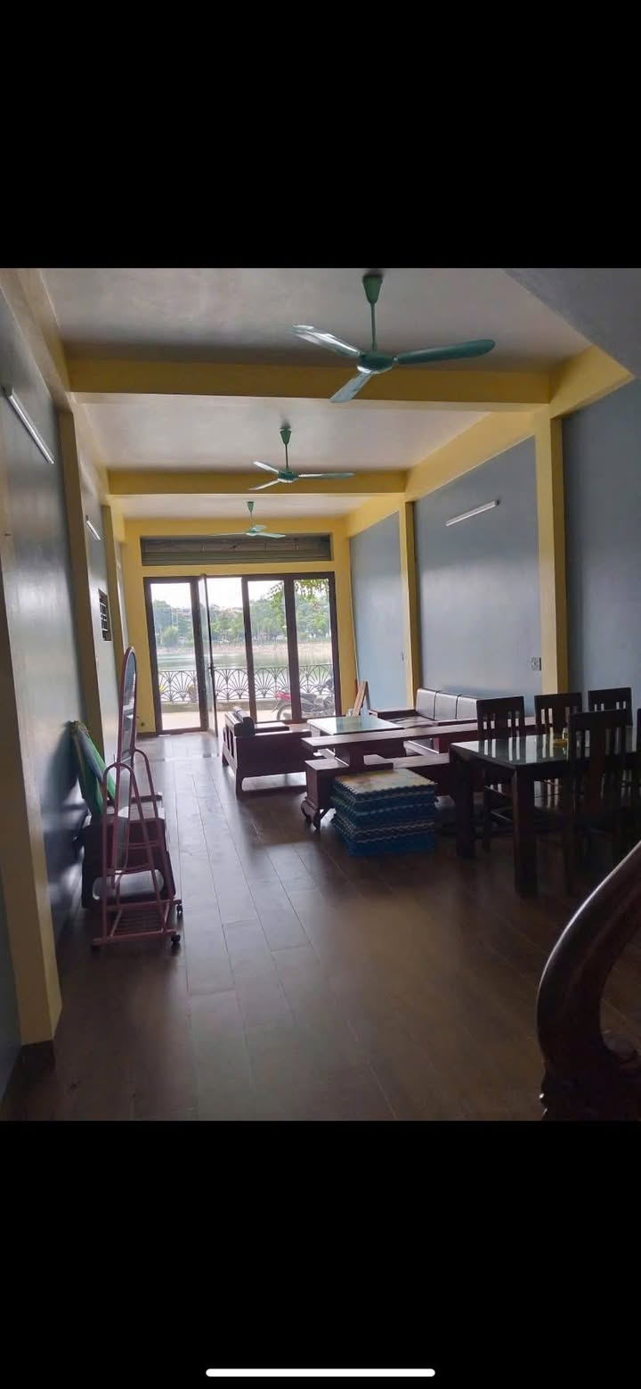 Nhà cho thuê 3 tầng phố Lê Thanh Nghị, Hải Dương, giá 10 triệu - View hồ tuyệt đẹp!