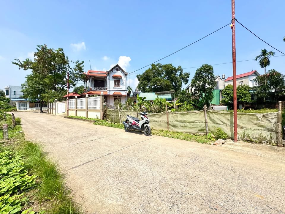 Lô đất Xuân Mai 250m² giá 4 tỷ - Sổ đỏ chính chủ, vị trí đẹp!