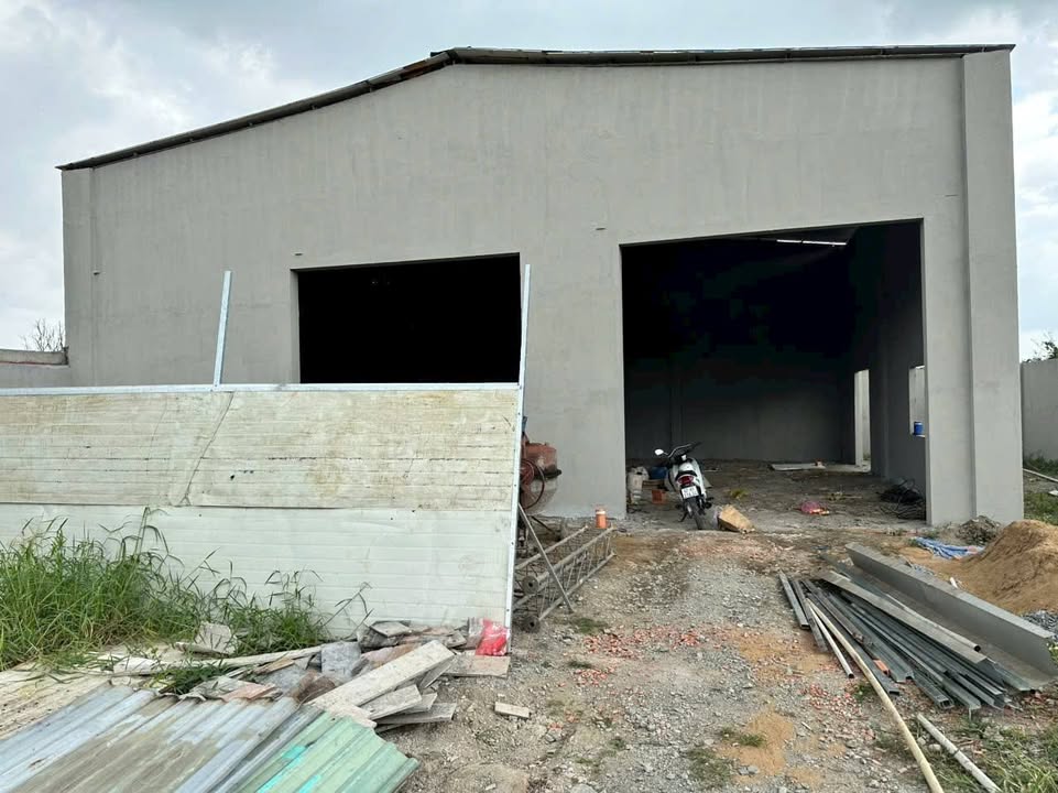 Kho xưởng cho thuê tại Hưng Long, Bình Chánh 1000m² - Giá chỉ 15 triệu/tháng!