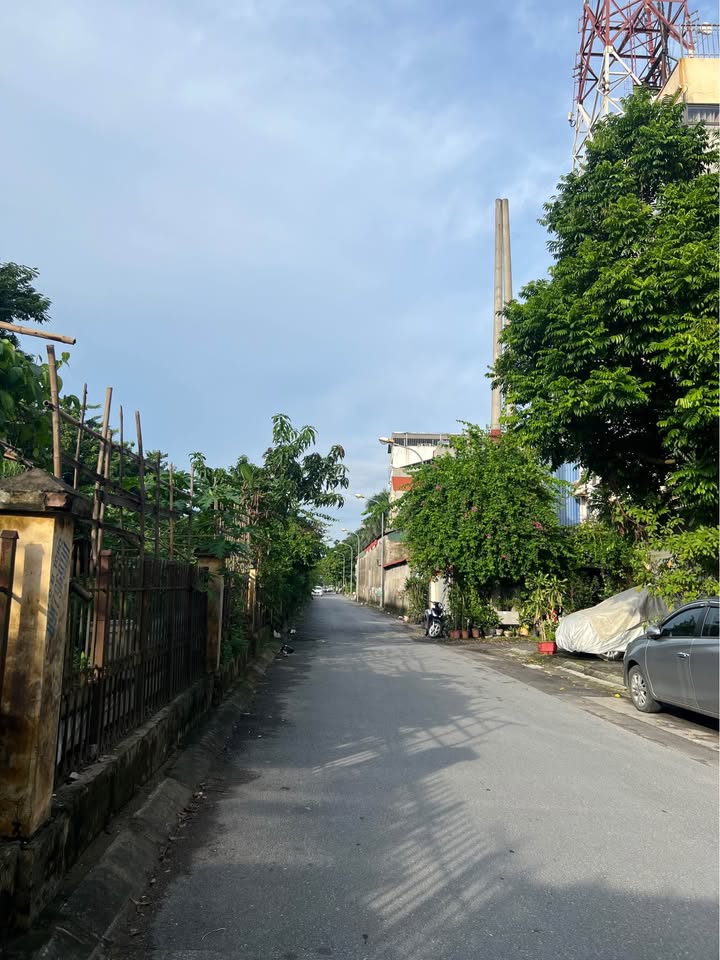 Đất Thượng Thanh 42m² giá 8 tỷ - Bán gấp, tặng nhà 2 tầng cũ còn sử dụng!