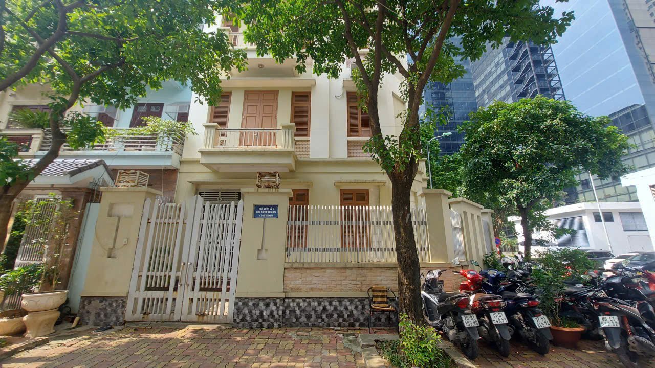 Biệt thự Townhouse Nguyễn Chánh, Cầu Giấy 94m² giá 39.4 tỷ - Lô góc, Ô tô dừng đỗ