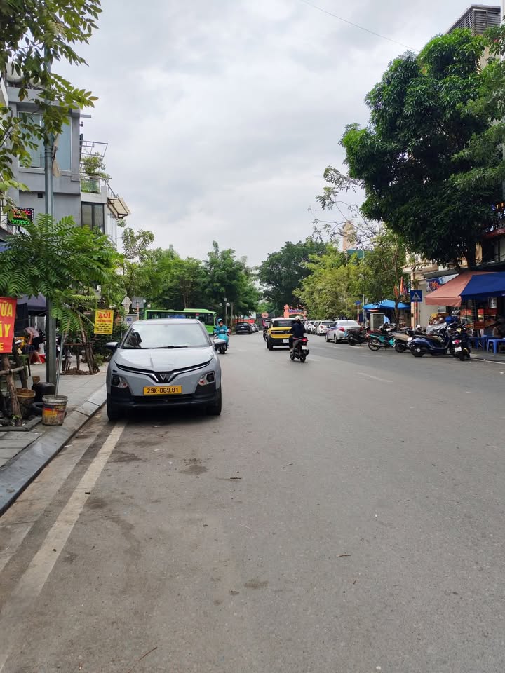 Đất phân lô Lạc Long Quân Cầu Giấy 130m² giá 18 tỷ - Đầu tư sinh lời tuyệt vời!