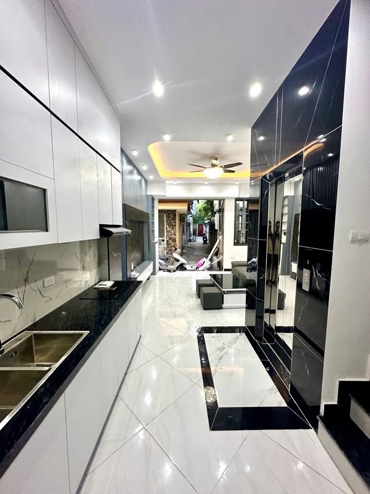 Nhà lô góc 6 tầng mặt ngõ Khương Đình - 35m² chỉ 9 tỷ - Đầu tư sinh lời!