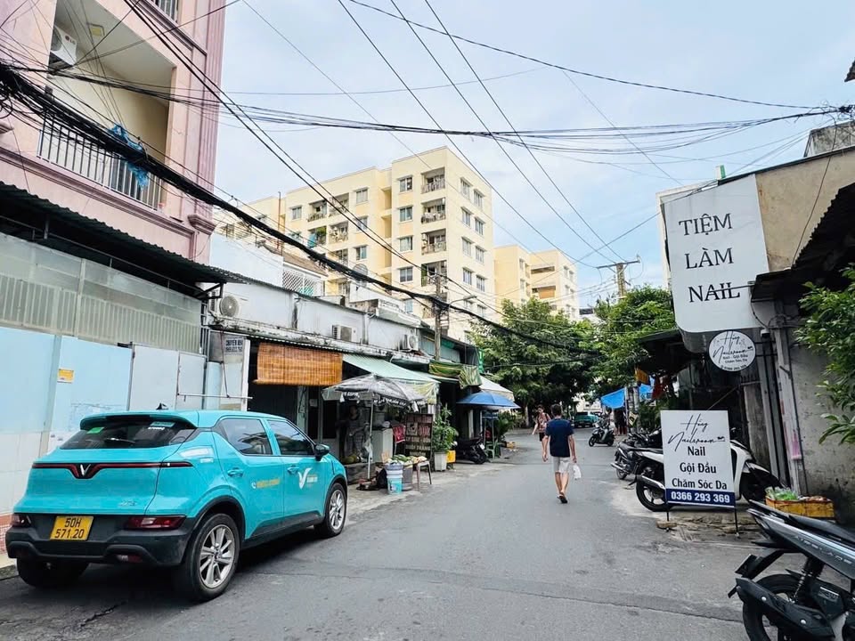 Nhà hẻm ô tô Né Nhau, quận Tân Bình, 40m² giá 5.4 tỷ - Tiện ích đầy đủ ngay gần chợ!