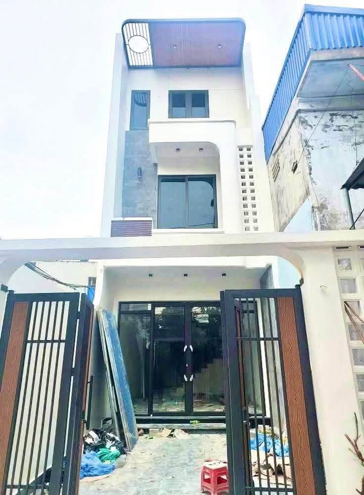 Nhà 3 tầng mặt đường Cầu Đông, Lộc Vượng, Nam Định, 66m² - Giá 4.5 tỷ thương lượng!