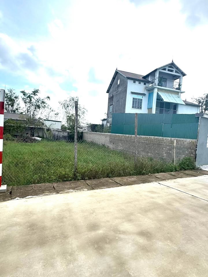 Đất nền Nghi Trung 200m² - Vị trí đẹp, gần chợ và trường học!