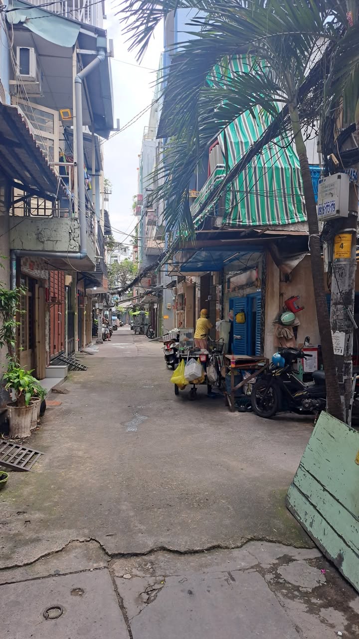 Tòa nhà CHDV Nguyễn Tiểu La, Q.10, 57m² giá 8.9 tỷ - Doanh thu 300 triệu/năm!