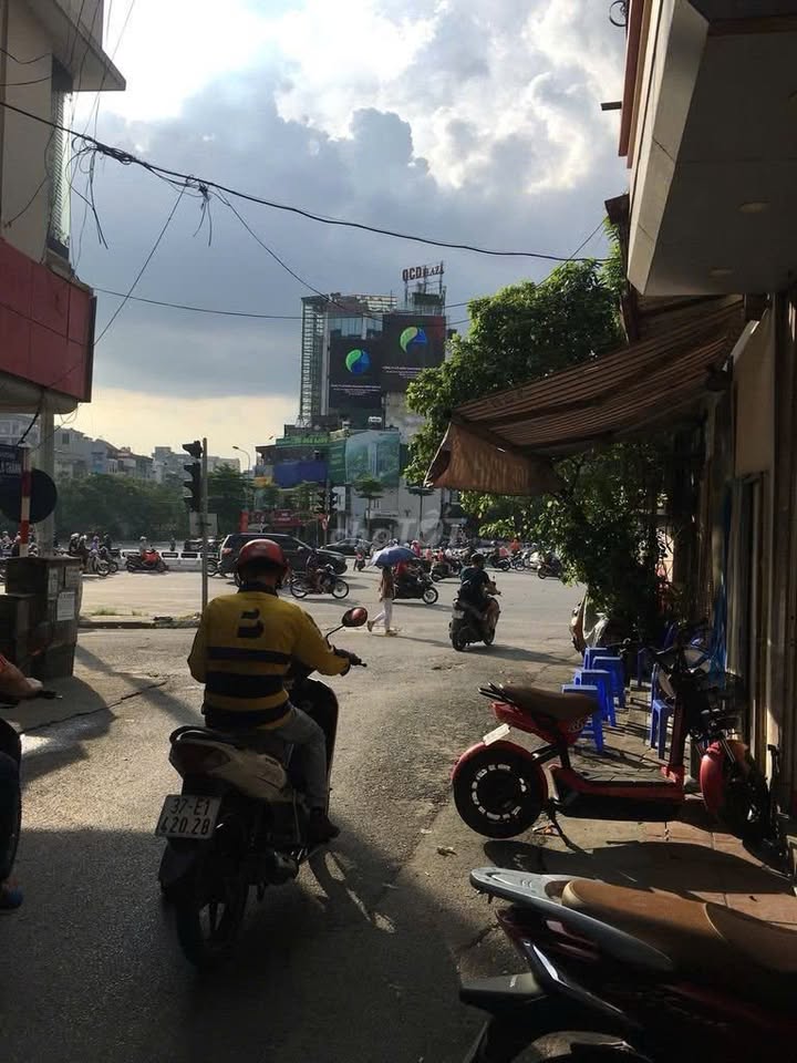 Nhà cho thuê Đê La Thành Nhỏ, Quốc Tử Giám, 50m² - Phù hợp làm văn phòng, siêu thị!