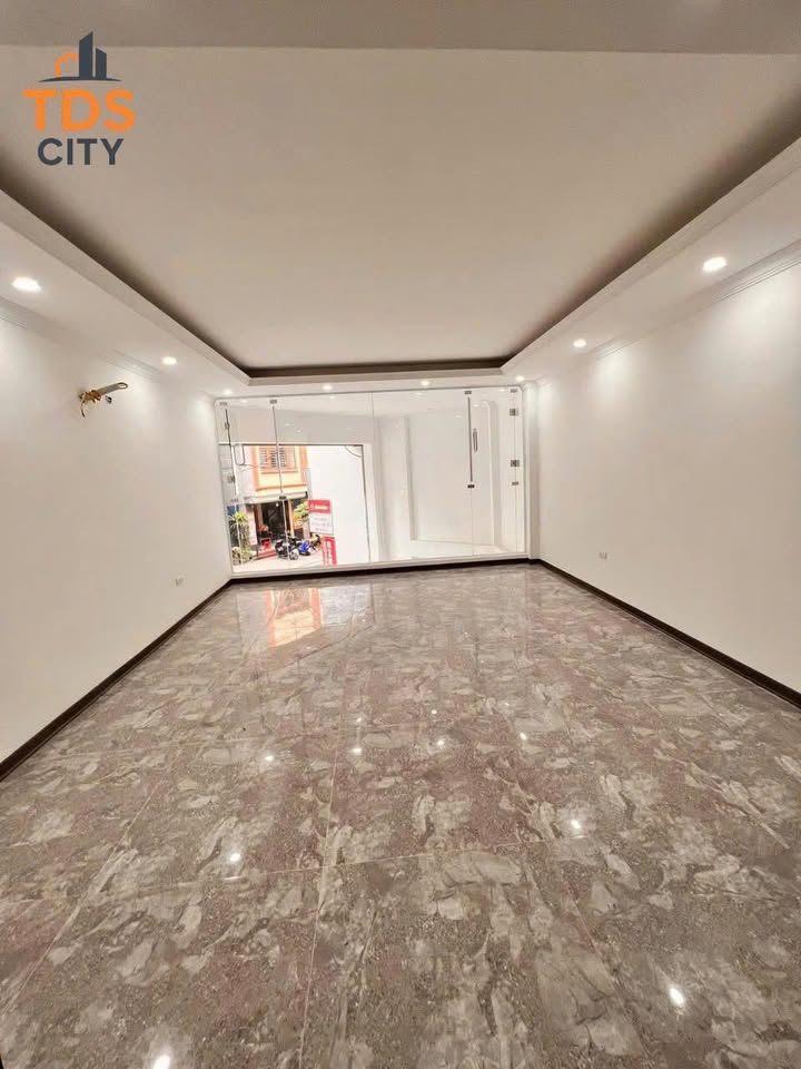 Nhà mặt phố Tam Khương 50m² giá 18 triệu - Kinh doanh sầm uất ngay!