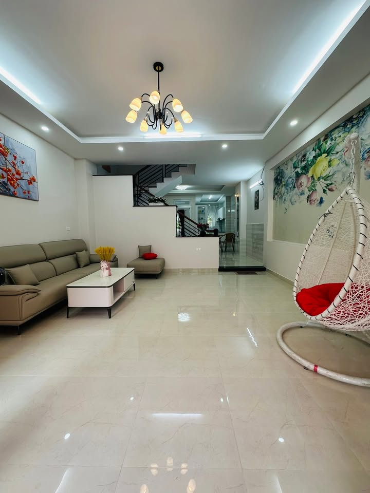 Nhà phố Đà Lạt 64m² giá 8 tỷ - Sân đậu ô tô thoải mái!