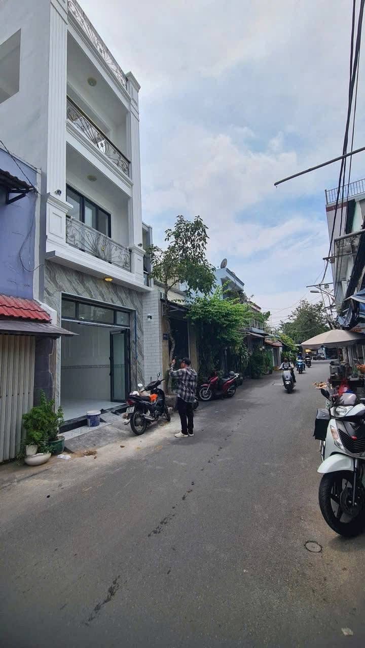 Nhà bán HXH Phạm Thế Hiển Q8 64m² giá 7.49 tỷ - Sổ hồng riêng, xe hơi vào tận nhà!