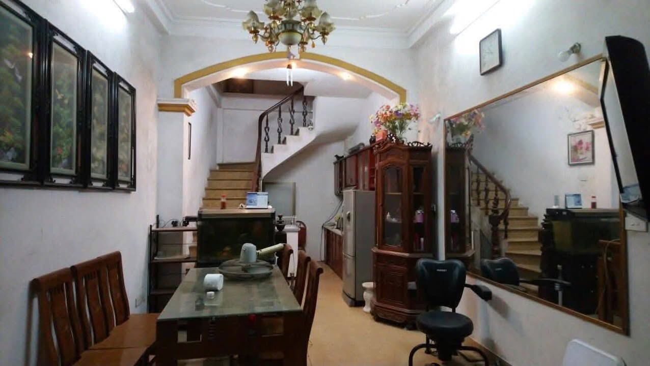 Cho thuê nhà nguyên căn Vũ Hữu, Thanh Xuân 37m² - Nội thất đầy đủ, giá chỉ 12 triệu!