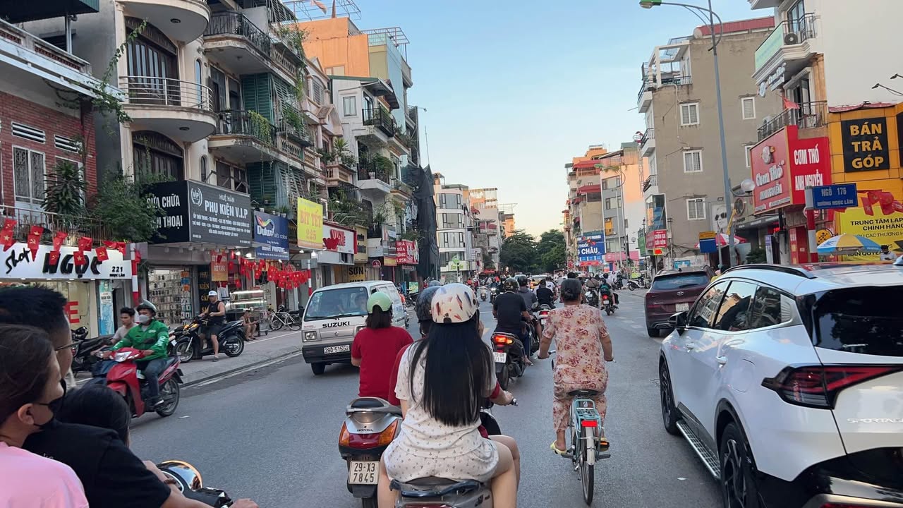 Nhà lô góc mặt phố Ngọc Lâm 40m² giá 4 tỷ - Kinh doanh sầm uất, dòng tiền ổn định!