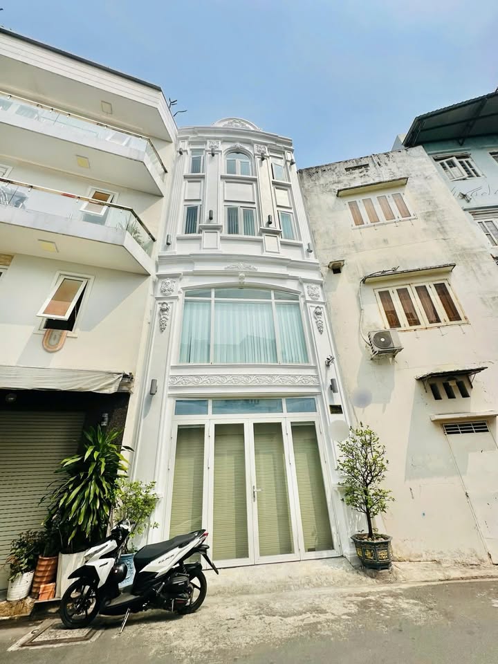 Nhà phố cho thuê 125B Hoa Lan, Phú Nhuận 90m² chỉ 25 triệu/tháng - Tiện ích đa dạng, khu an ninh!