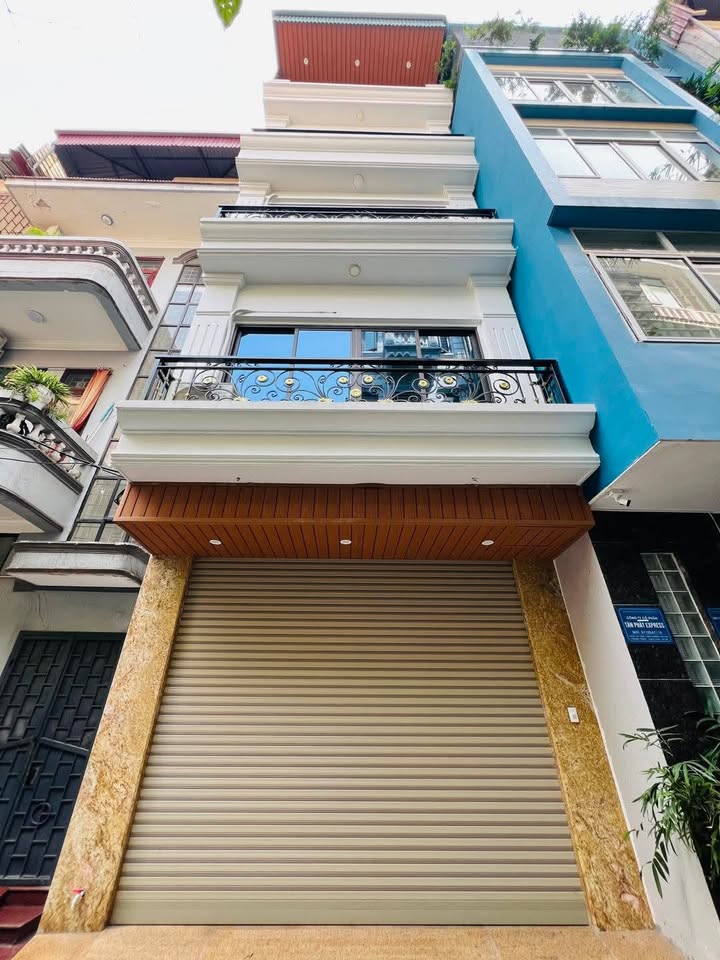 Bán gấp FrontHouse Hoàng Văn Thái 50m² - Thiết kế hiện đại, giá chỉ 20 tỷ!