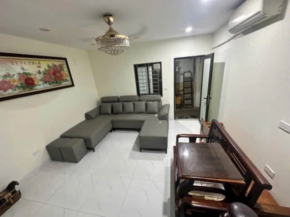 Nhà 2 phòng ngủ Tập thể Nguyễn Khuyến, Đống Đa 17m² giá 2.35 tỷ - Tiện ích đầy đủ, gần phố!