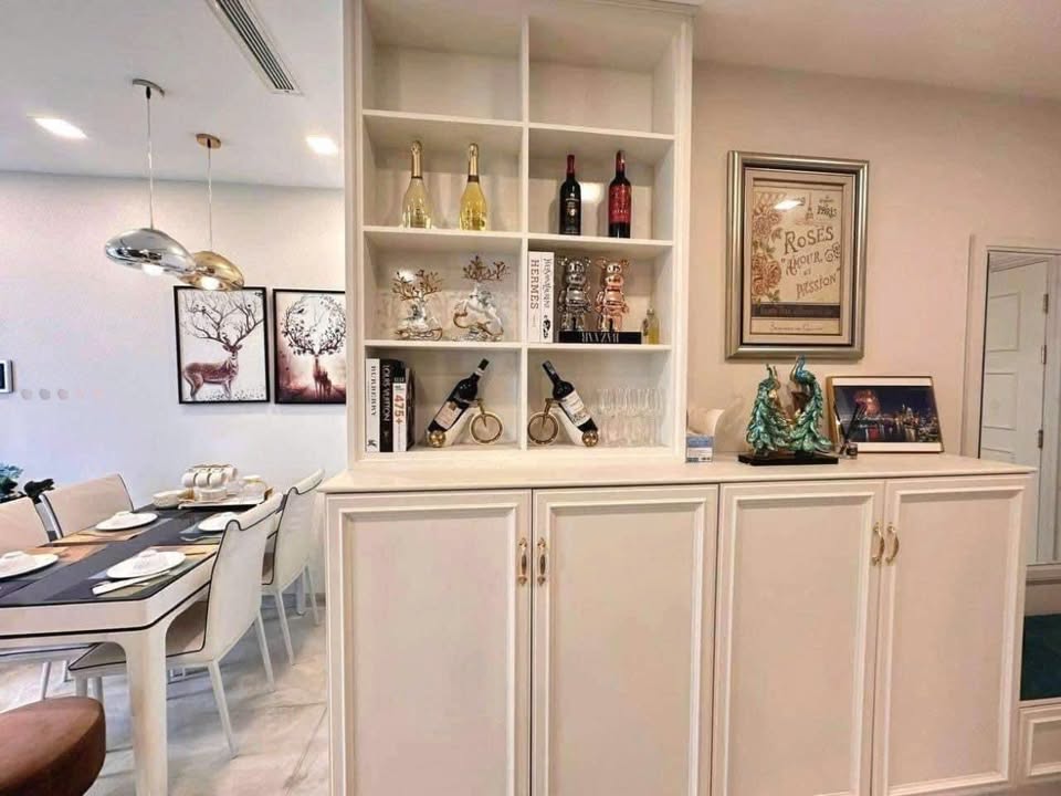 Căn hộ 2PN Vinhomes Golden River 69m² giá 30 triệu - View biểu tượng thành phố