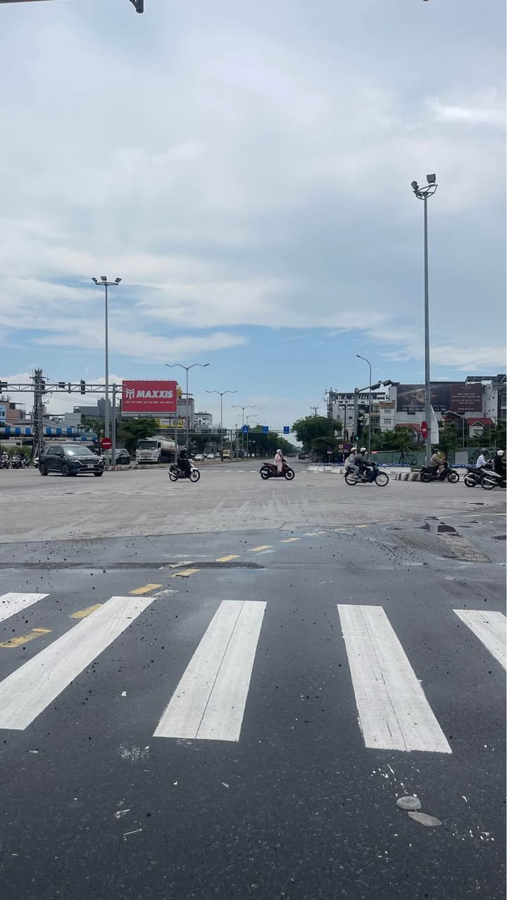 Bán gấp nhà mặt tiền Lê Văn Hiến, Ngũ Hành Sơn 155m² - Vị trí kinh doanh đắc địa!